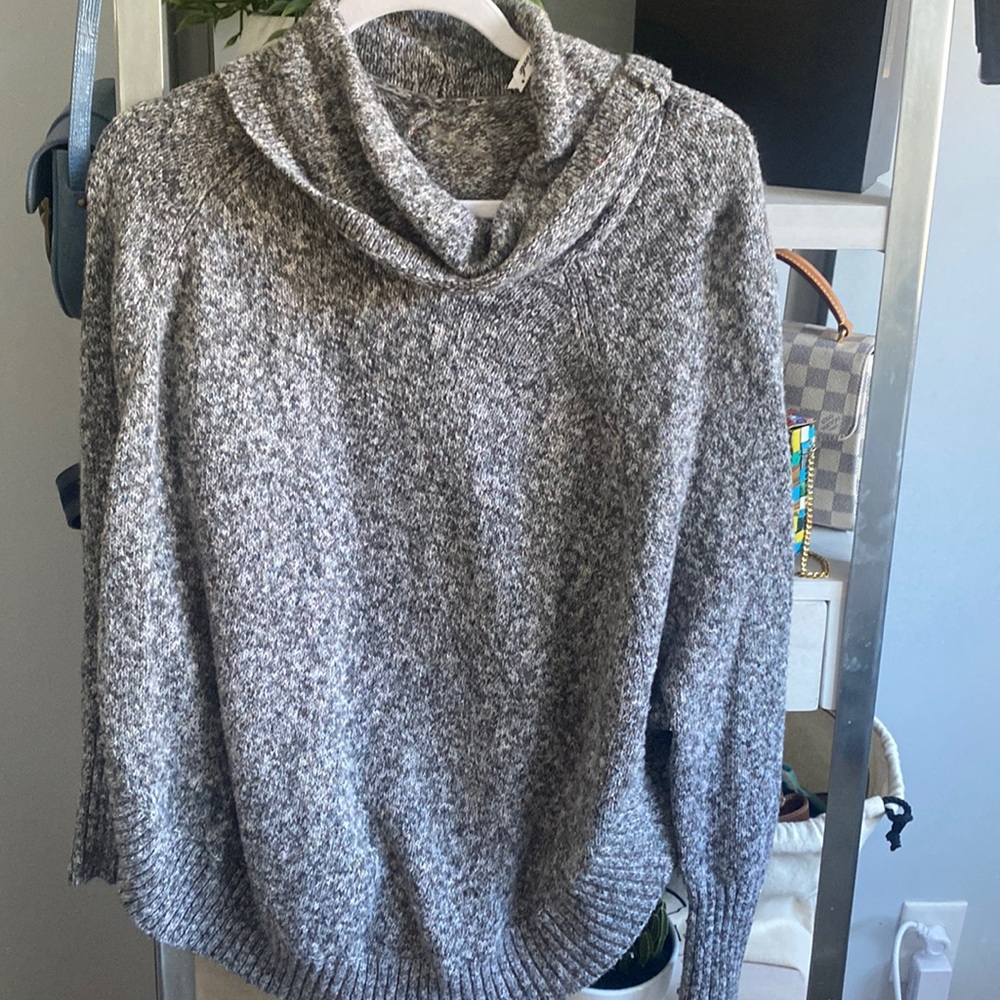 Cowl neck sweater in Size Small.
